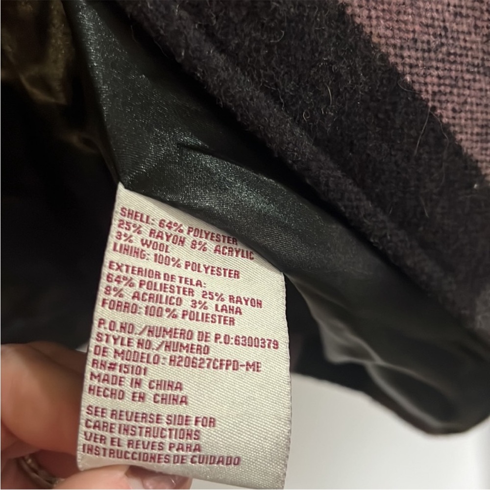 Buttoned Jacket - Picture 3 of 6